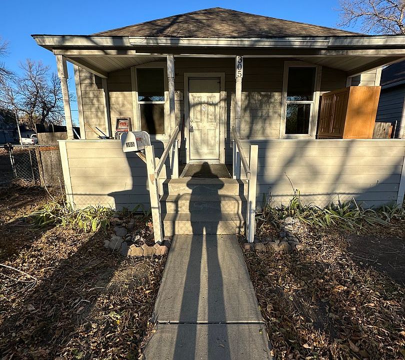 1st image of 305 S 32nd St