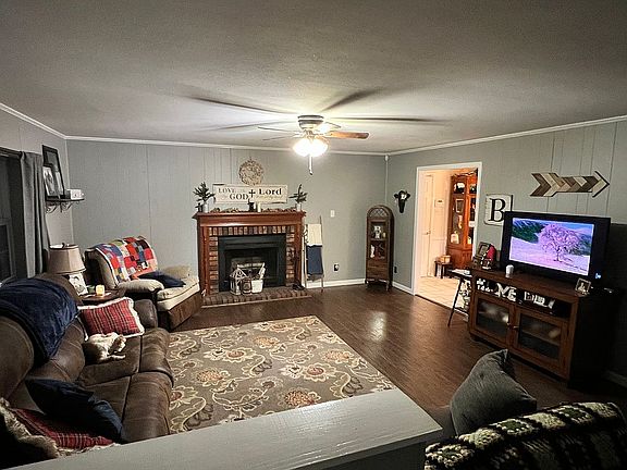 Living room with fireplace 