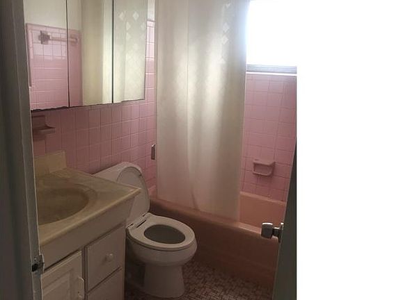 3rd image of 370 NE 58th St #1