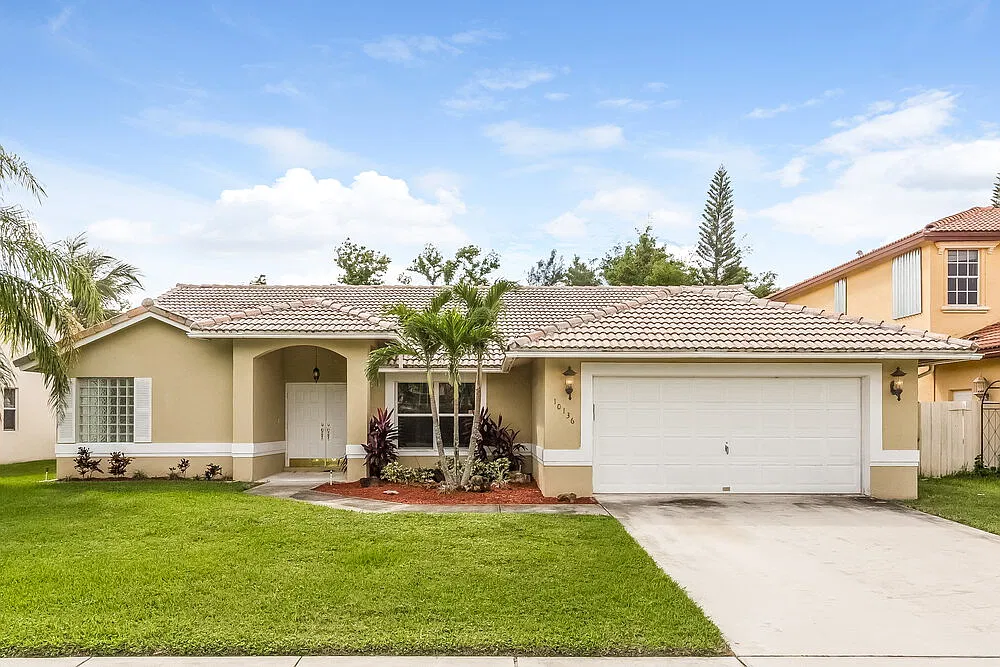 3 bed, 2.0 bath, 1739 sqft, $4,560 — Photo 1