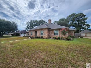 411 Whippoorwill Ln, Wake Village, TX 75501