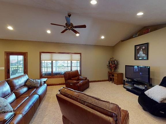 2nd image of 19 Venetian Dr