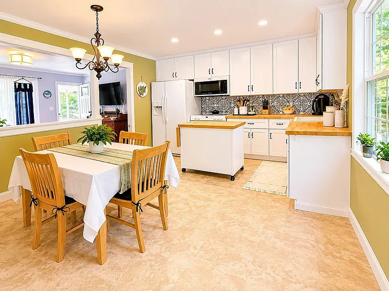 703 Oak Creek Rd — Photo 4