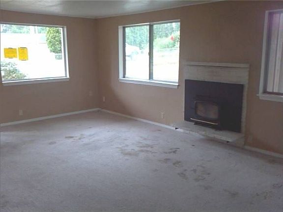 3rd image of 7011 142nd Ave E