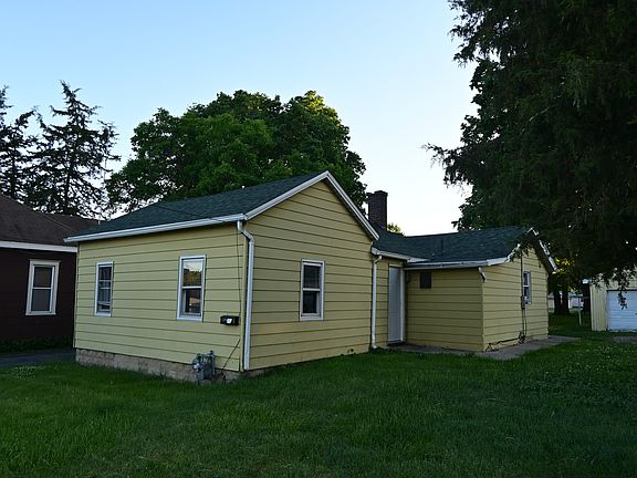3rd image of 1346 N Division St
