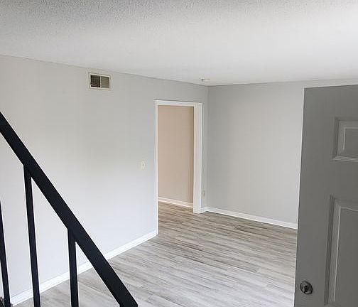 3rd image of 116 Arrowhead Dr #11