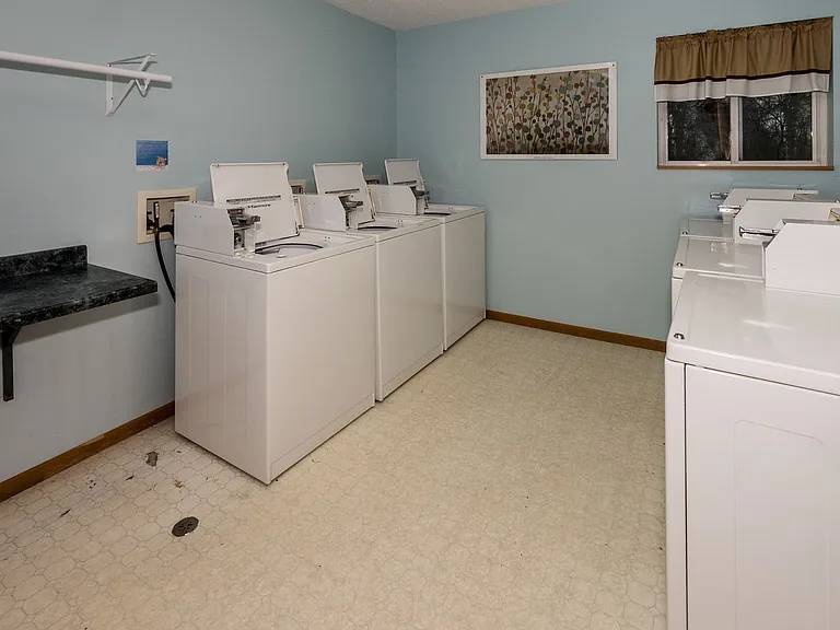 Pine Ridge Apartments — Photo 13