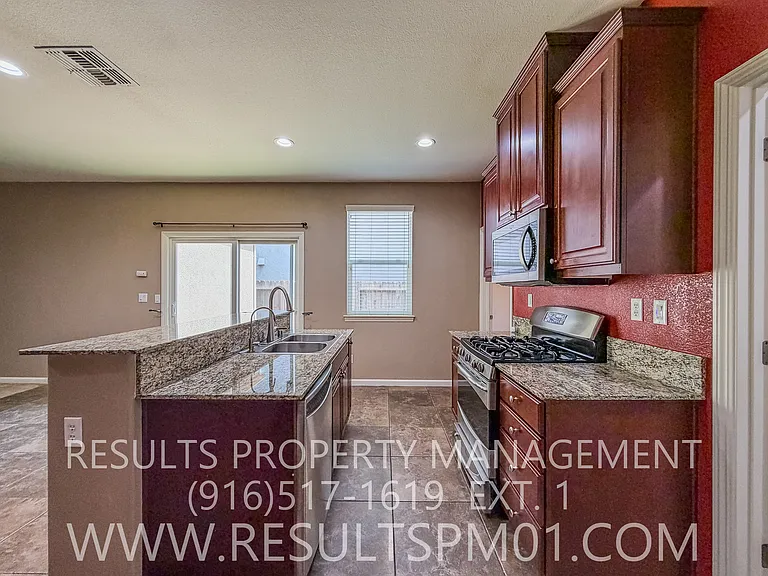 2905 Market St — Photo 10
