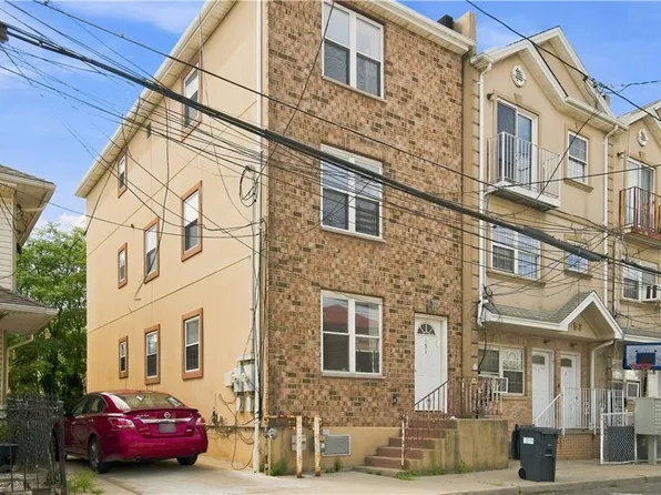 151 Beach 27th St, Far Rockaway, NY 11691