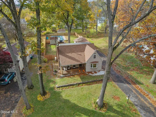 24 Valleyview Avenue, Schenectady, NY 12306