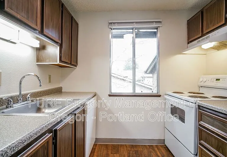 Parkway Garden — Photo 55