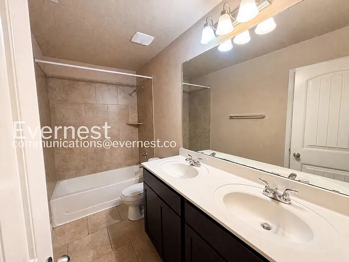 501 W Vega Ln — Photo 13