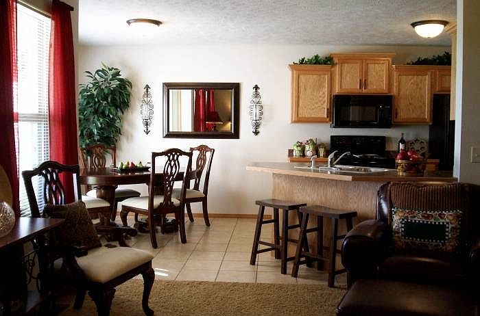 kitchen & dining room