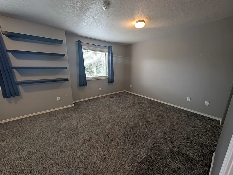 7302 Hayworth Ave NE — Photo 18