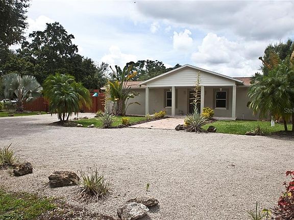 4th image of 5812 Lakeside Dr