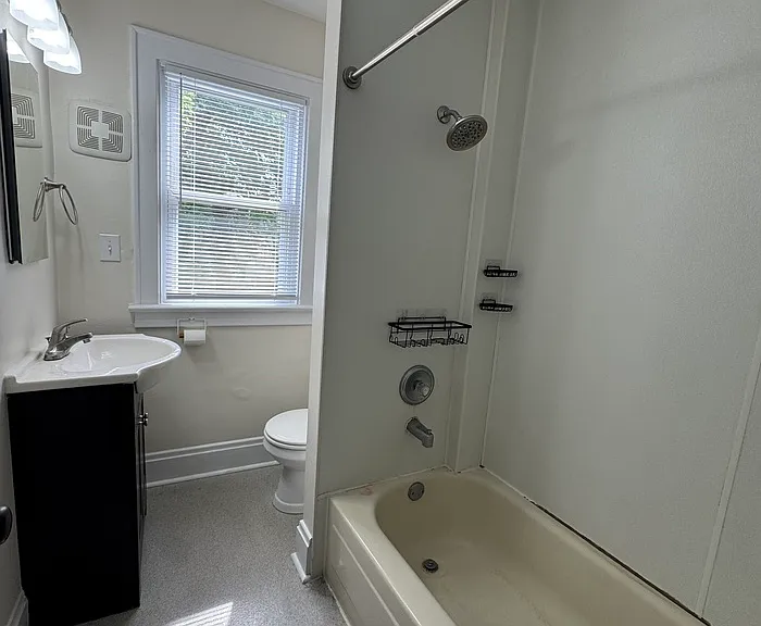 2462 Indiana Ave #2464 — Photo 17