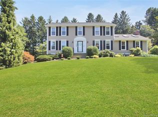 35 Hearthstone Rd, Monroe, CT 06468
