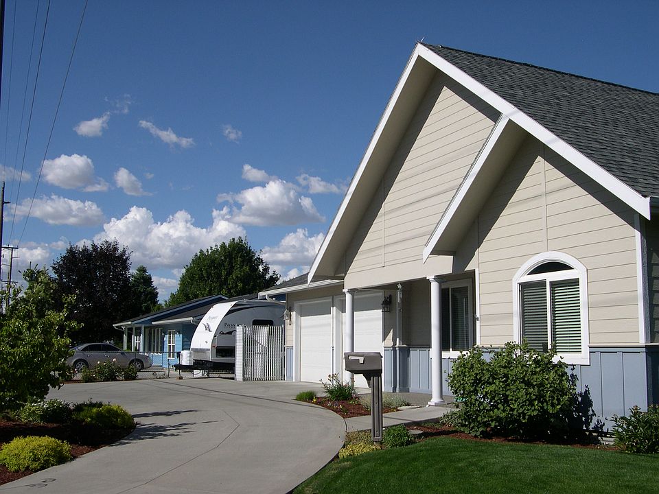 1st image of 31 SE Larch Ave