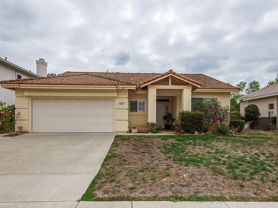 1st image of 807 River Run Cir