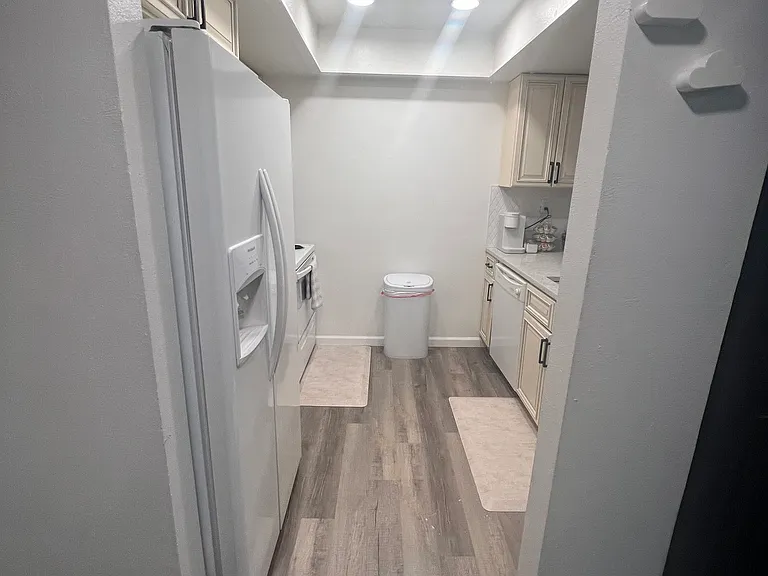E Temple Dr — Photo 5