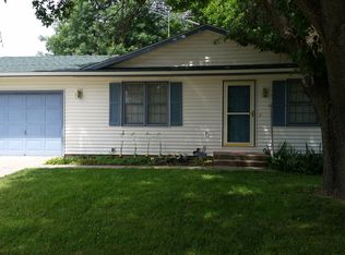 72 Brook Cir, Pella, IA 50219