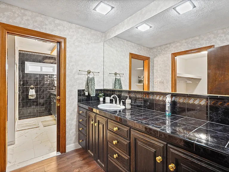 10307 Donna Ave — Photo 43