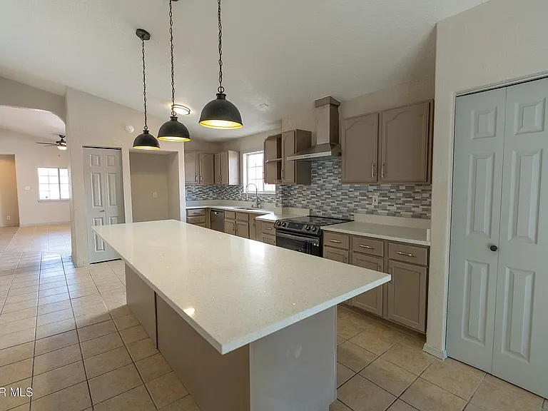 1338 John Phelan Dr — Photo 15