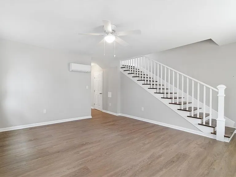 1442 W 41st St — Photo 2