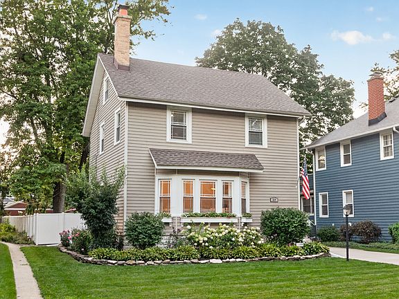 3rd image of 324 N Myrtle Ave