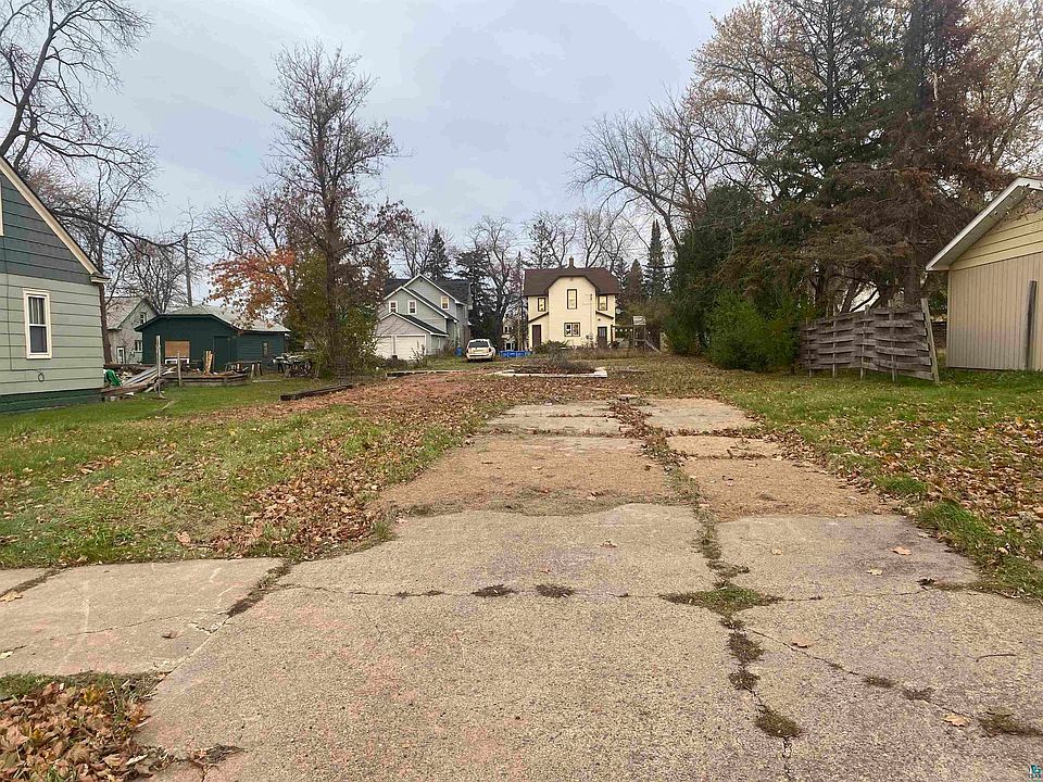 1st image of 312 11th Ave W