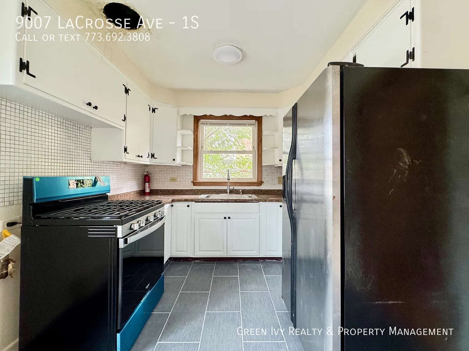 Spacious 2 Bed/1 Bath Condo in Skokie-Parking Included! — Photo 4