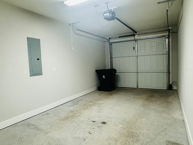 527 Cloverdale Dr — Photo 24