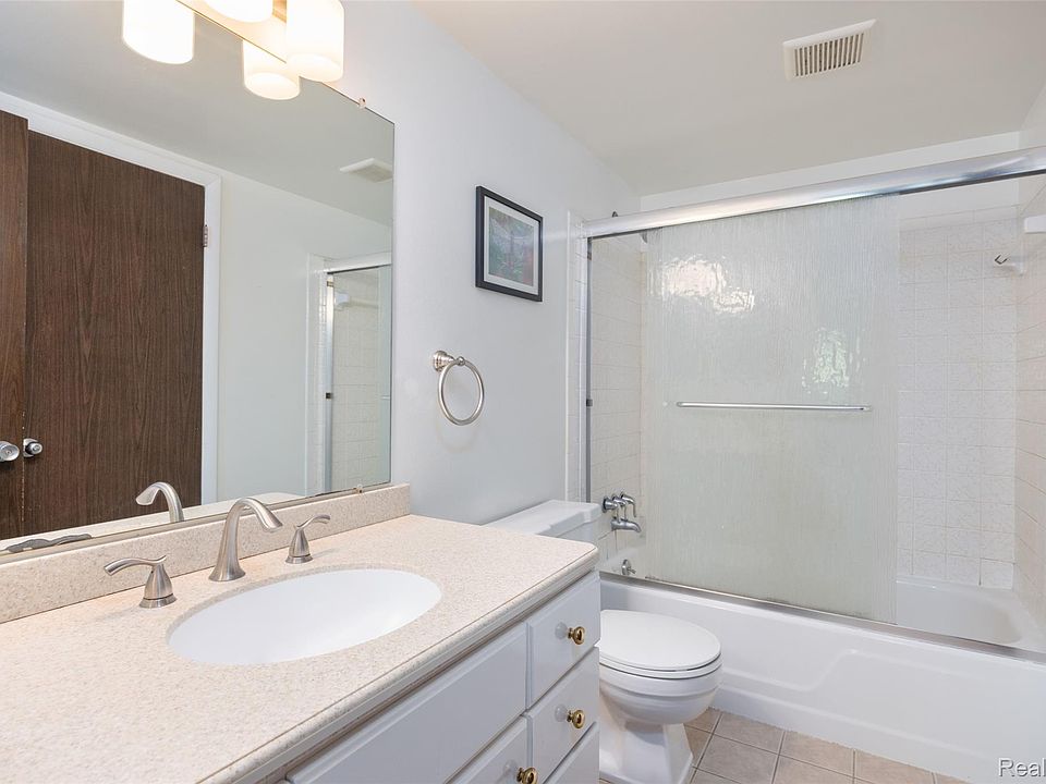 1693 Riverside Dr Apt 3, photo 15