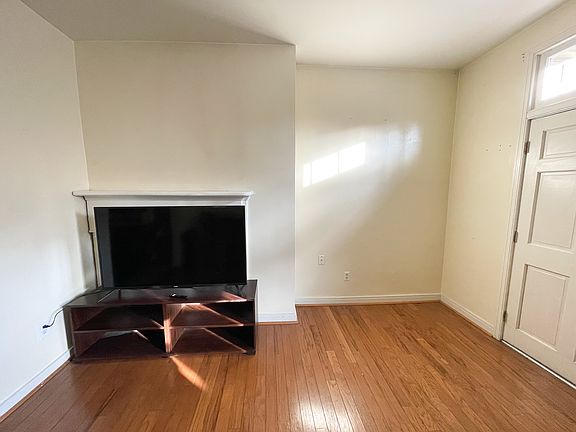 3rd image of 27 W All Saints St #27