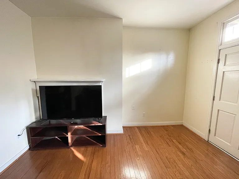 27 W All Saints St #27 — Photo 3