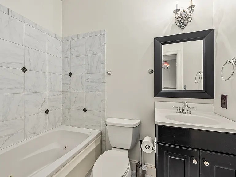 405 Pondview Ct — Photo 29