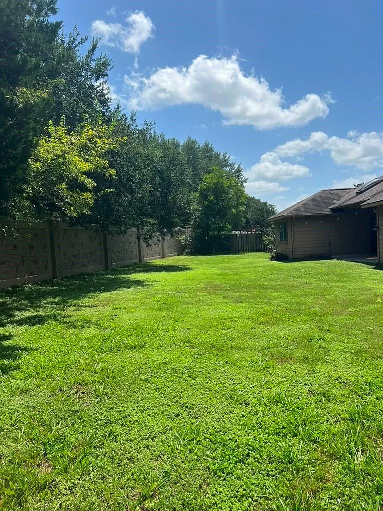 3 bed, 2.0 bath, 1935 sqft, $2,299 — Photo 3
