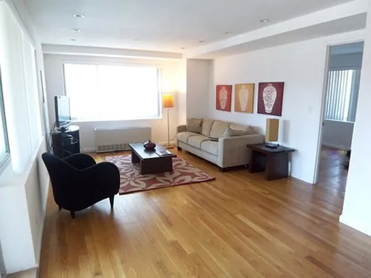 Rented by KVNY Soho | media 57