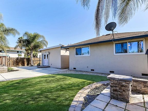 5th image of 297 Alturas Ave
