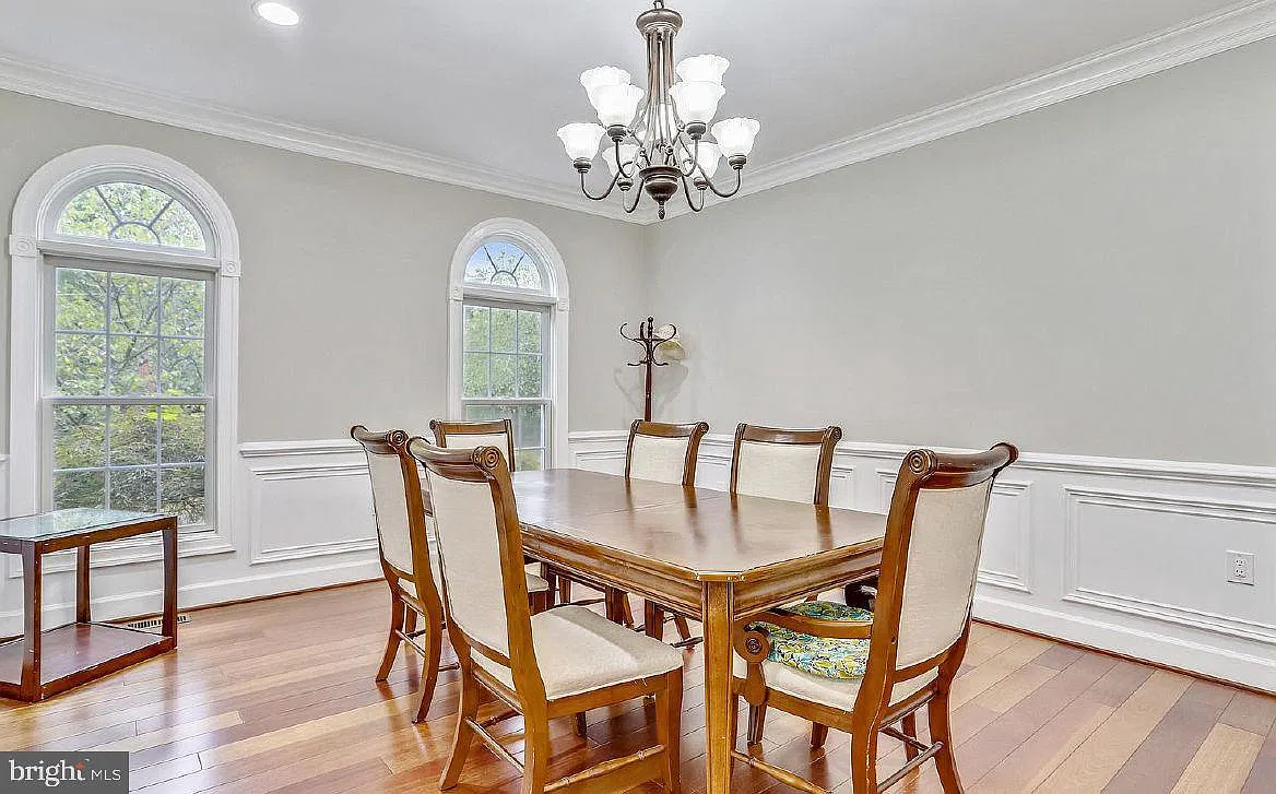 6 bed, 5.5 bath, 8504 sqft, $9,400 — Photo 4