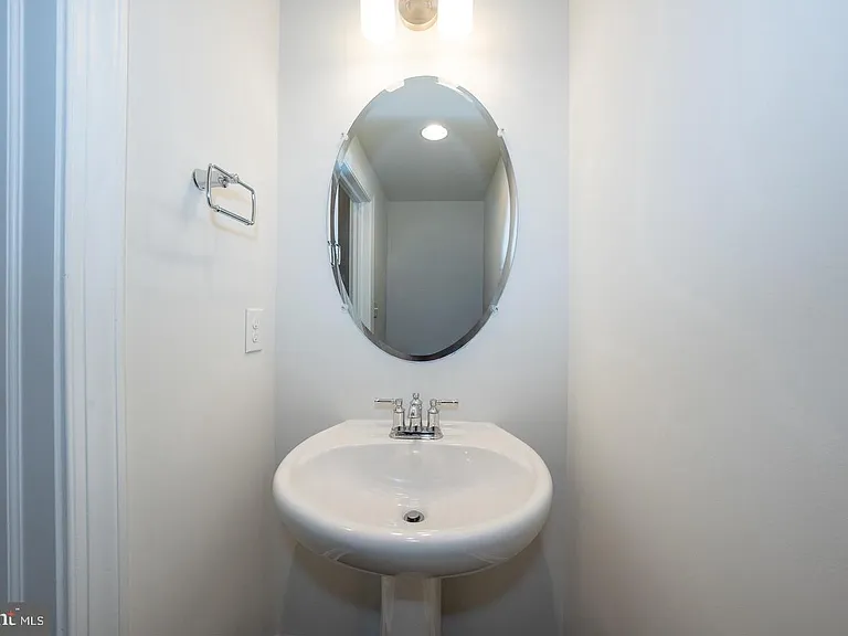 220 Charles Ellis Dr — Photo 16