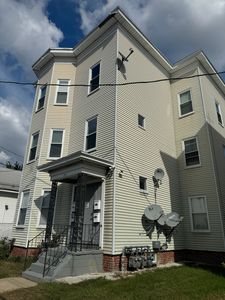171 Union St APT 3, Manchester, NH, 03103