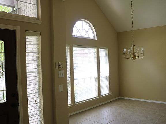 4th image of 15034 Stonetower Dr