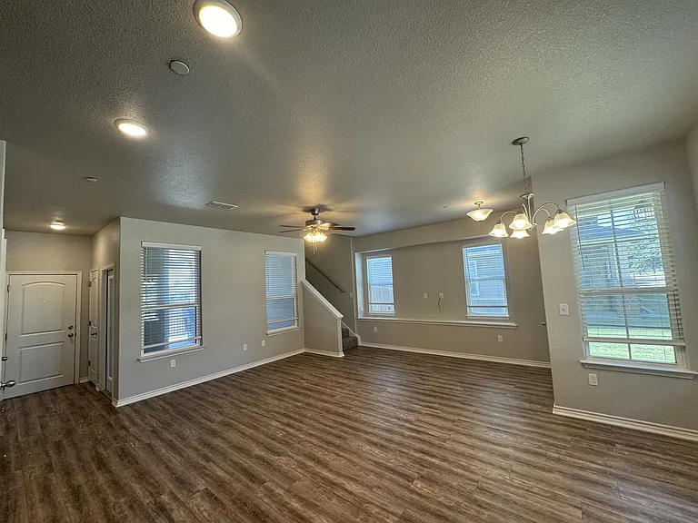 720 Westfield Blvd — Photo 5