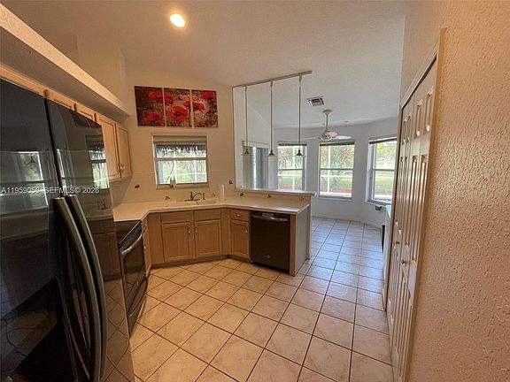 3rd image of 2710 Augusta Dr #25