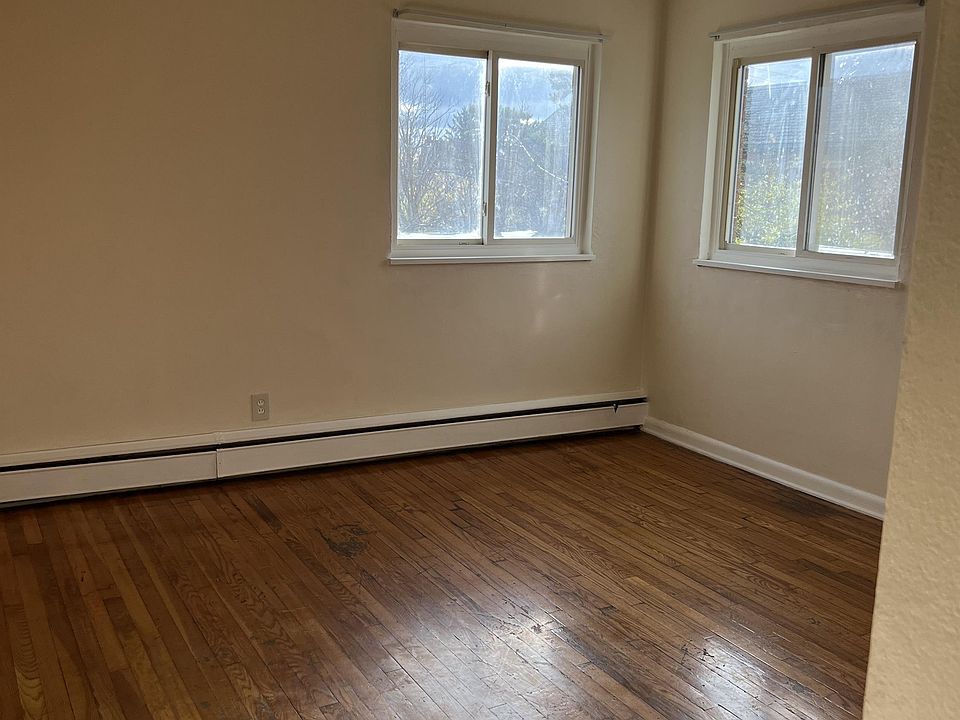1st image of 910 Cherry Dr #11116720