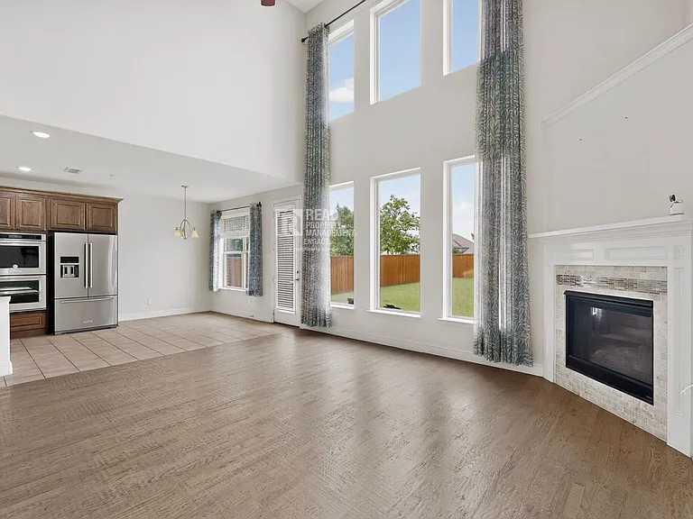 151 Darian Dr — Photo 10