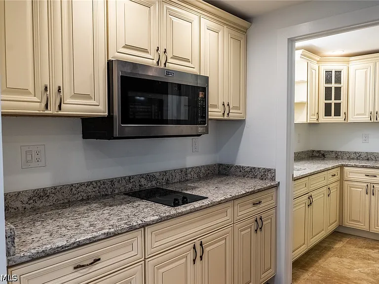 14562 Riverside Dr — Photo 15