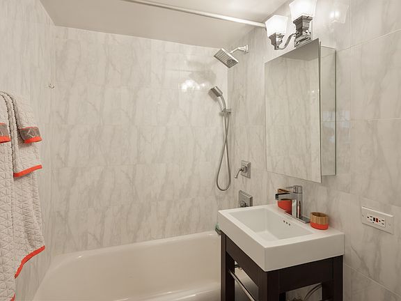 4th image of 320 E 42nd St APT 1711