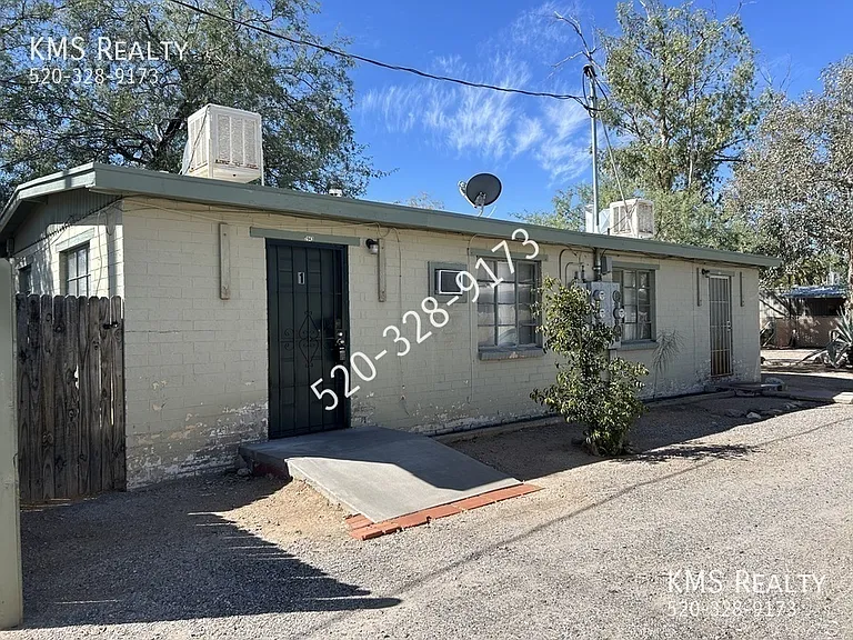 2943 N Alvernon Way #1 — Photo 2